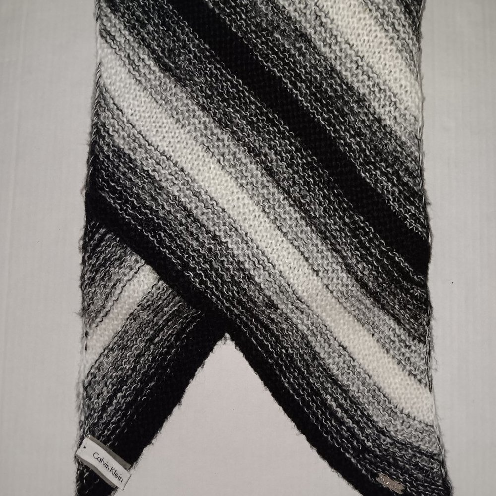CALVIN KLEIN XTRA-LONG STRIPED SCARF